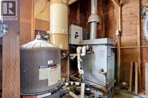2705 Grant Road, Regina, SK - Indoor Photo Showing Basement