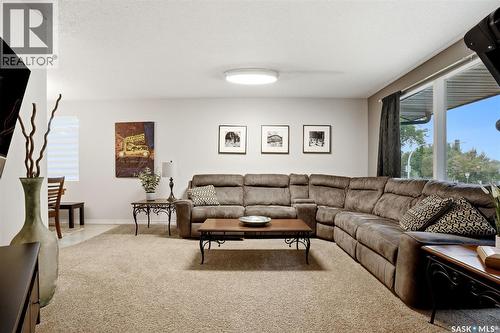 2705 Grant Road, Regina, SK - Indoor Photo Showing Living Room