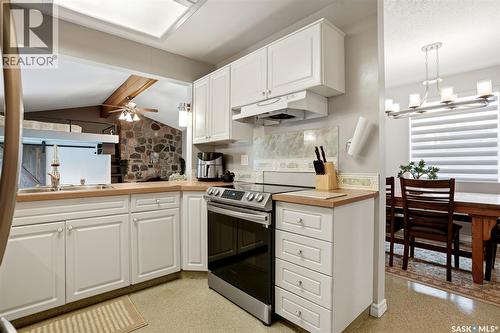 2705 Grant Road, Regina, SK - Indoor Photo Showing Kitchen With Double Sink