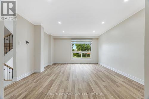 3803 Keenan Crescent, Mississauga, ON - Indoor Photo Showing Living Room