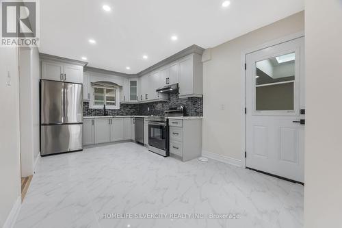 3803 Keenan Crescent, Mississauga, ON - Indoor Photo Showing Kitchen With Upgraded Kitchen