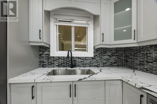3803 Keenan Crescent, Mississauga, ON - Indoor Photo Showing Kitchen