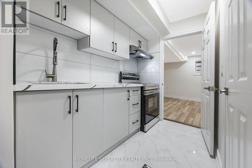 3803 Keenan Crescent, Mississauga, ON - Indoor Photo Showing Kitchen