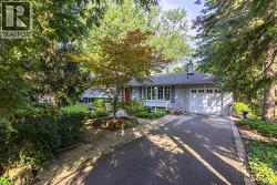 401 CAIRNCROFT Road Oakville, ON L6J 4M8