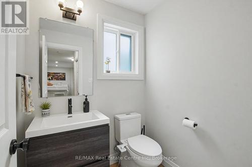 115 Mcfarlane Drive, Cambridge, ON - Indoor Photo Showing Bathroom