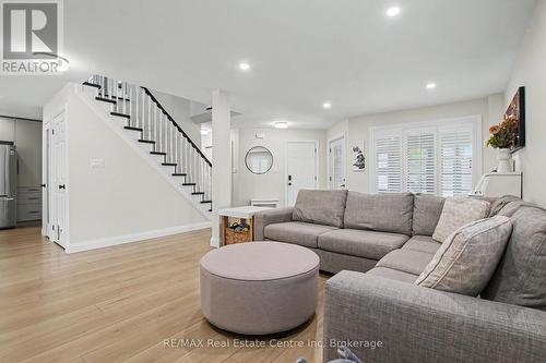 115 Mcfarlane Drive, Cambridge, ON - Indoor Photo Showing Living Room