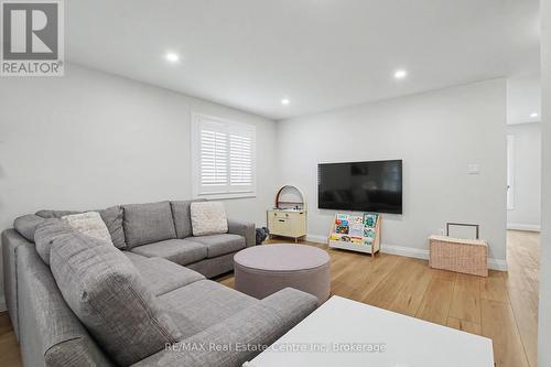115 Mcfarlane Drive, Cambridge, ON - Indoor Photo Showing Living Room