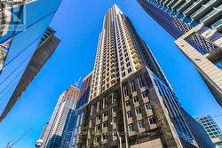 906 - 35 BALMUTO STREET Toronto, ON M4Y 0A3