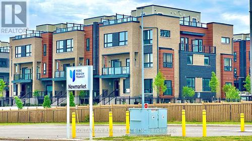 8 - 20 LYTHAM GREEN CIRCLE , Newmarket, Ontario L3Y 0H3