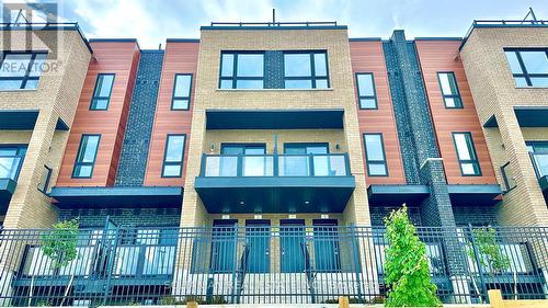 8 - 20 LYTHAM GREEN CIRCLE , Newmarket, Ontario L3Y 0H3 2