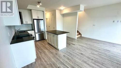 8 - 20 LYTHAM GREEN CIRCLE , Newmarket, Ontario L3Y 0H3 4
