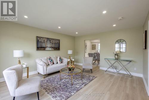 111 Limeridge Road W, Hamilton, ON - Indoor Photo Showing Living Room
