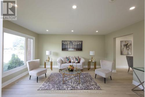 111 Limeridge Road W, Hamilton, ON - Indoor Photo Showing Living Room
