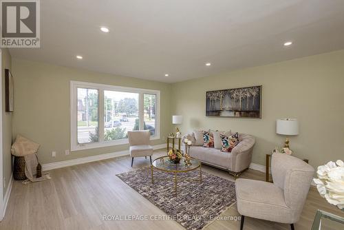 111 Limeridge Road W, Hamilton, ON - Indoor Photo Showing Living Room