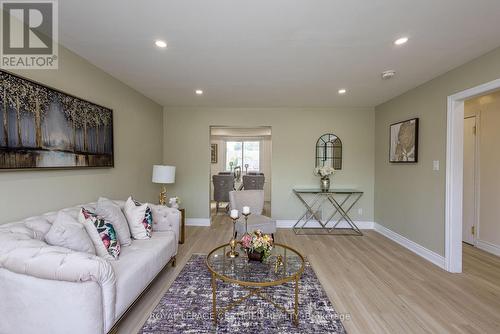 111 Limeridge Road W, Hamilton, ON - Indoor Photo Showing Living Room