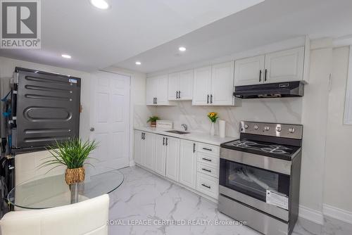 111 Limeridge Road W, Hamilton, ON - Indoor Photo Showing Kitchen