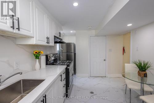 111 Limeridge Road W, Hamilton, ON - Indoor Photo Showing Kitchen