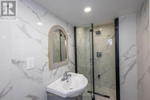 111 Limeridge Road W, Hamilton, ON - Indoor Photo Showing Bathroom