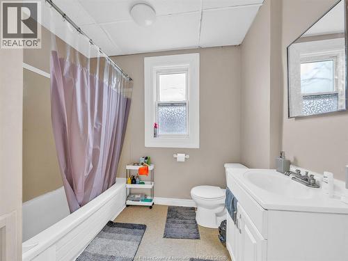 751 Windsor Avenue, Windsor, ON - Indoor Photo Showing Bathroom