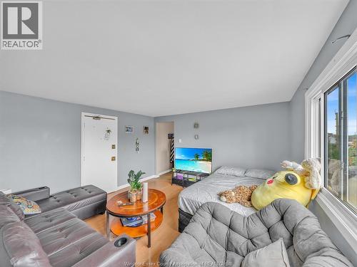 751 Windsor Avenue, Windsor, ON - Indoor Photo Showing Bedroom