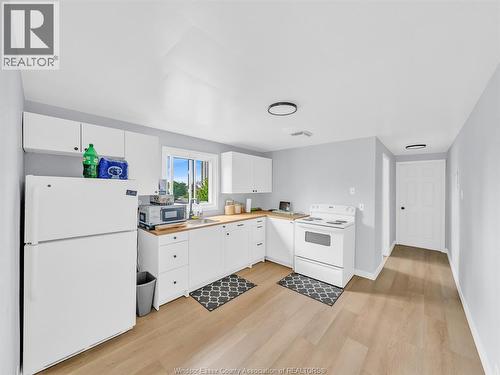 751 Windsor Avenue, Windsor, ON - Indoor Photo Showing Kitchen