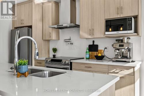10 Harvey Bunker Crescent, Markham, ON - Indoor Photo Showing Kitchen With Double Sink