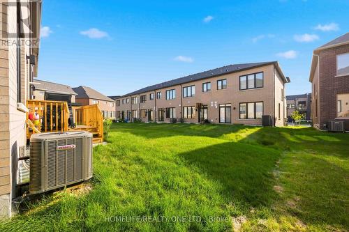 10 Harvey Bunker Crescent, Markham, ON - Outdoor