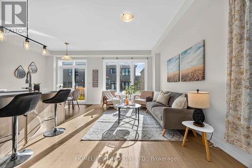 10 Harvey Bunker Crescent, Markham, ON - Indoor Photo Showing Living Room