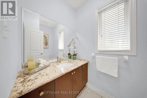 5517 Meadowcrest Avenue, Mississauga, ON - Indoor Photo Showing Bathroom
