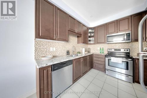 5517 Meadowcrest Avenue, Mississauga, ON - Indoor Photo Showing Kitchen With Stainless Steel Kitchen