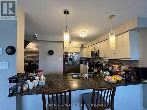 543 Goldenrod Lane, Kitchener, ON - Indoor Photo Showing Kitchen With Double Sink With Upgraded Kitchen