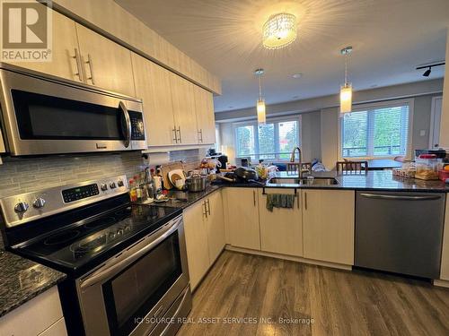 543 Goldenrod Lane, Kitchener, ON - Indoor Photo Showing Kitchen With Stainless Steel Kitchen With Double Sink With Upgraded Kitchen