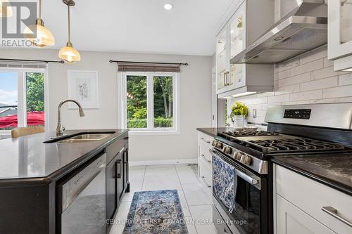10 Birchall Lane, St. Thomas, ON - Indoor Photo Showing Kitchen With Upgraded Kitchen