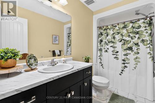 10 Birchall Lane, St. Thomas, ON - Indoor Photo Showing Bathroom