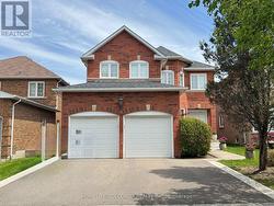 33 HAMMERSTONE CRESCENT Vaughan, ON L4J 8B4