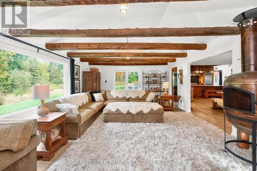 1076 Beaver Lane, Springwater, ON 