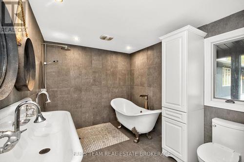 1076 Beaver Lane, Springwater, ON 