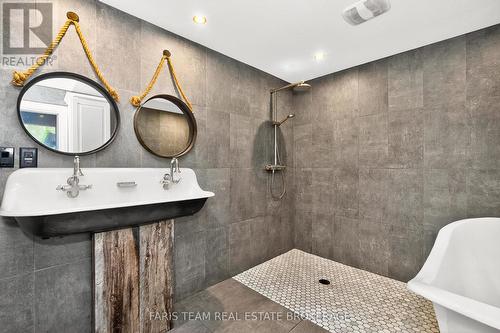 1076 Beaver Lane, Springwater, ON 