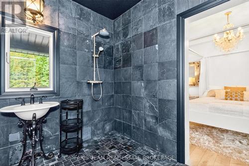 1076 Beaver Lane, Springwater, ON 