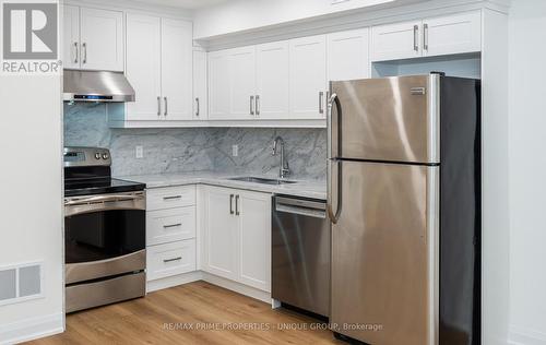 3 - 45 ASTORIA AVENUE , Toronto, Ontario M6N 2V6 4