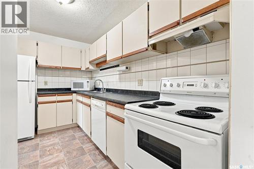 302 345 Kingsmere Boulevard, Saskatoon, SK - Indoor Photo Showing Kitchen