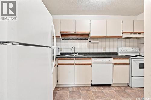 302 345 Kingsmere Boulevard, Saskatoon, SK - Indoor Photo Showing Kitchen With Double Sink