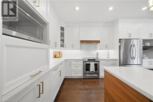 401 Valridge Drive, Ancaster, ON - Indoor Photo Showing Kitchen With Upgraded Kitchen