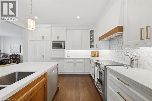 401 Valridge Drive, Ancaster, ON - Indoor Photo Showing Kitchen With Upgraded Kitchen