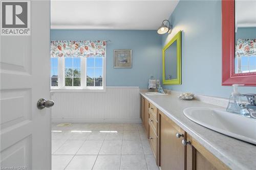 401 Valridge Drive, Ancaster, ON - Indoor Photo Showing Bathroom