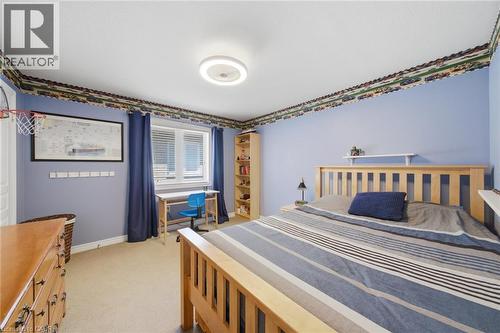 401 Valridge Drive, Ancaster, ON - Indoor Photo Showing Bedroom