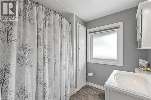 Full bathroom - 138 Blueridge Avenue, Kitchener, ON 