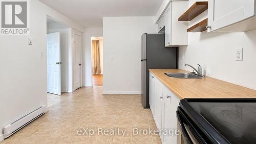 20 CHARLOTTE STREET , Belleville (Belleville Ward), Ontario K8P 1E2 4