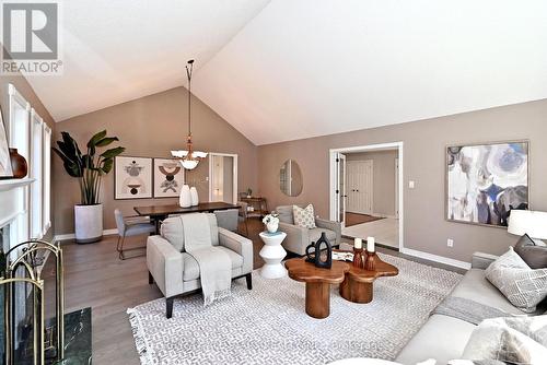 34 Captain Armstrong Lane, Markham, ON - Indoor Photo Showing Living Room