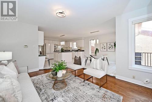 34 Captain Armstrong Lane, Markham, ON - Indoor Photo Showing Living Room